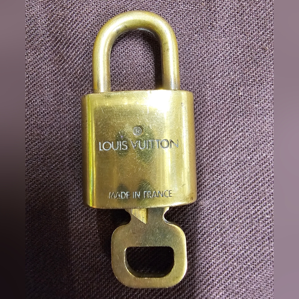 LV LOCK & KEY #311 - Picture 2 of 4
